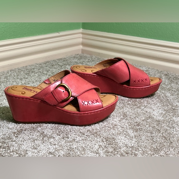 🆕 Born Fuchsia Leather Buckle Sandals - Picture 4 of 7
